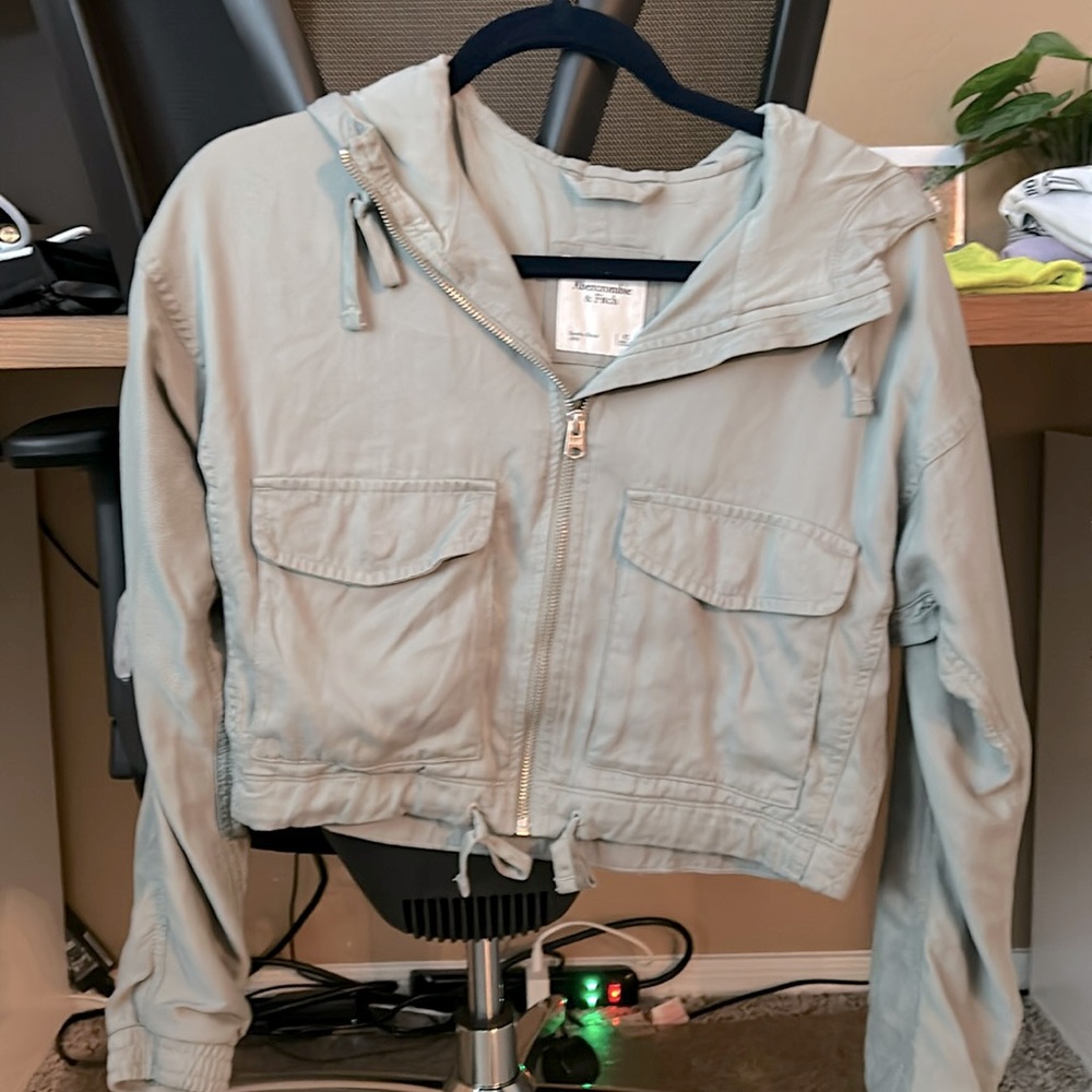 Army/olive green Abercrombie crop twill jacket